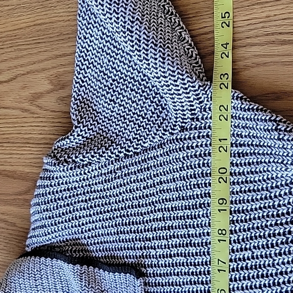 sweater white and black functional buttons missing tag - Picture 10 of 15